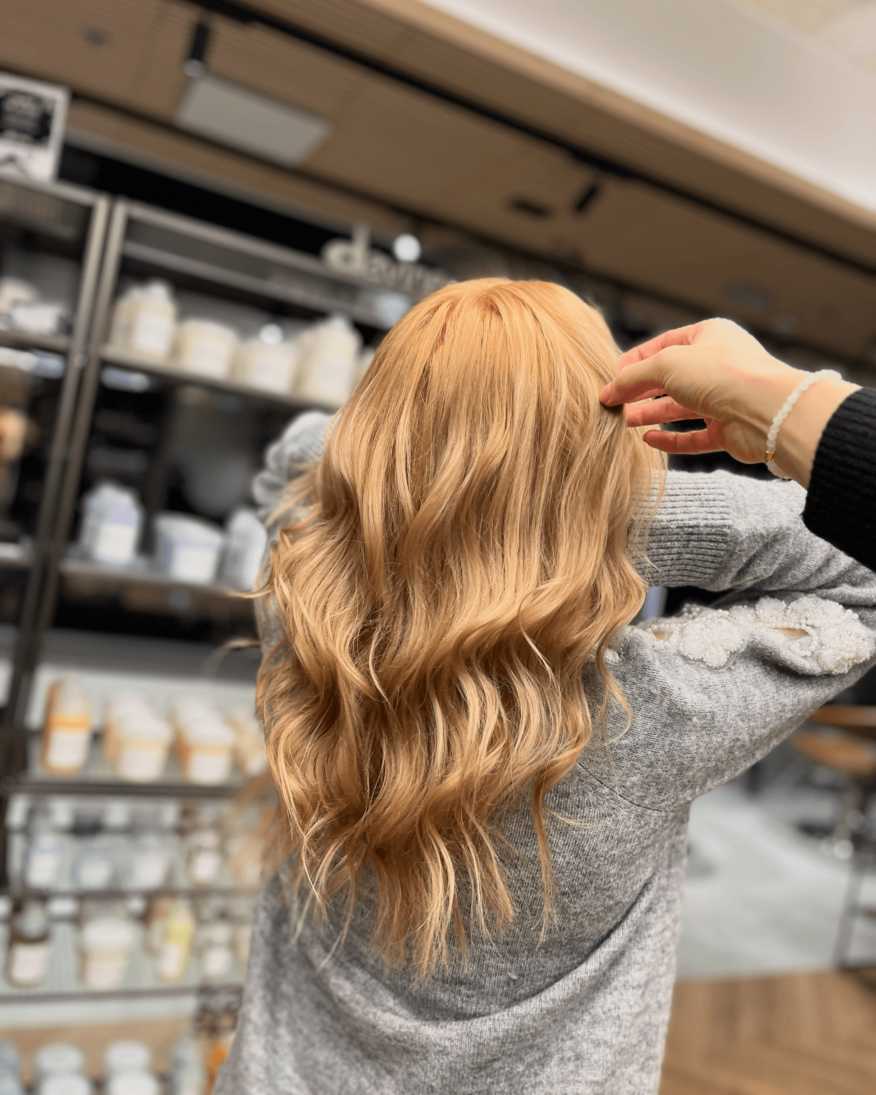 Pehmed blondid salgud ja soe toon